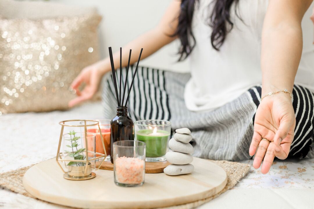 Meditation reduces the thoughts of tobacco, which helps to abandon a bad habit